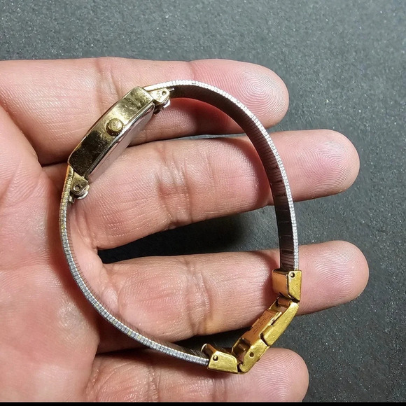 Vintage Bulova P8 Ladies Gold Tone Quartz Cocktail Watch Working - Picture 6 of 10